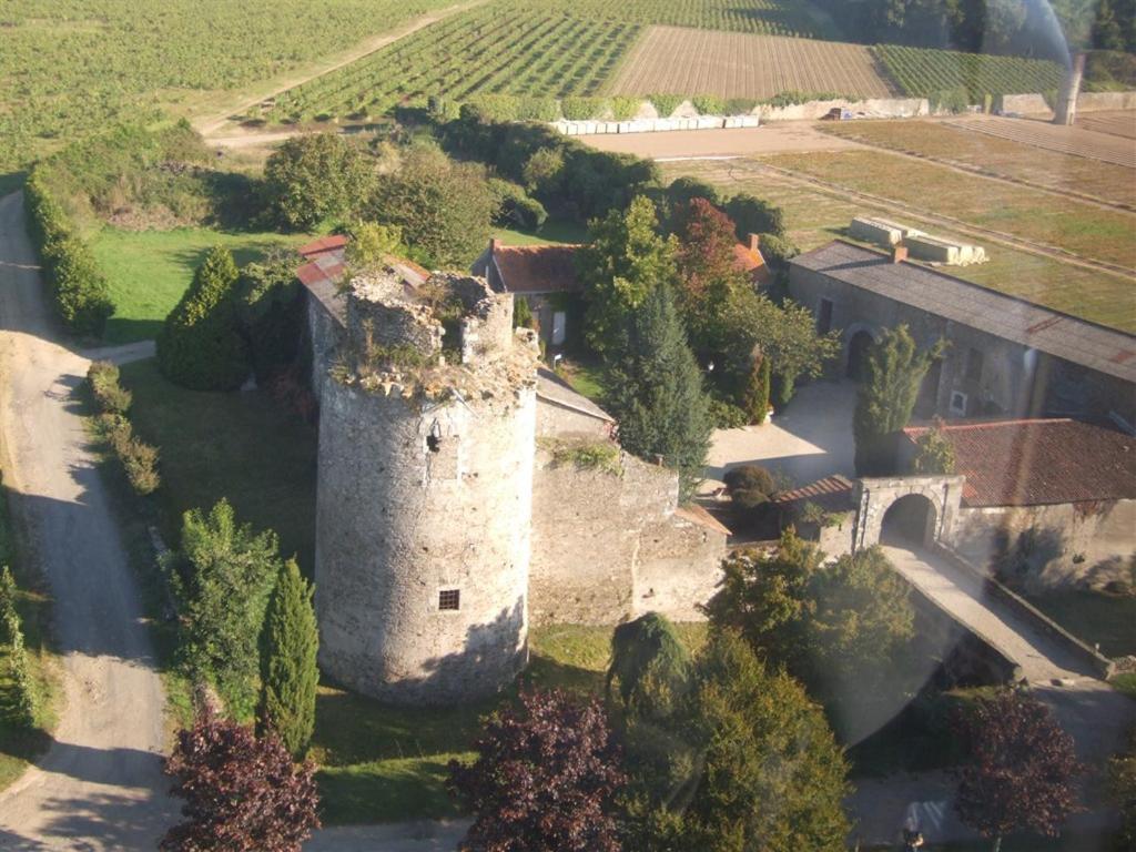 Château De La Galissonnière Bed & Breakfast Le Pallet